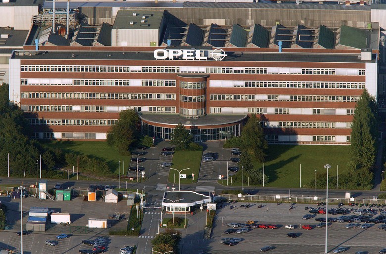 Der vorläufig unter Denkmalschutz gestellte Opel-Verwaltungstrakt auf dem Gelände von Werk I in Bochum-Laer