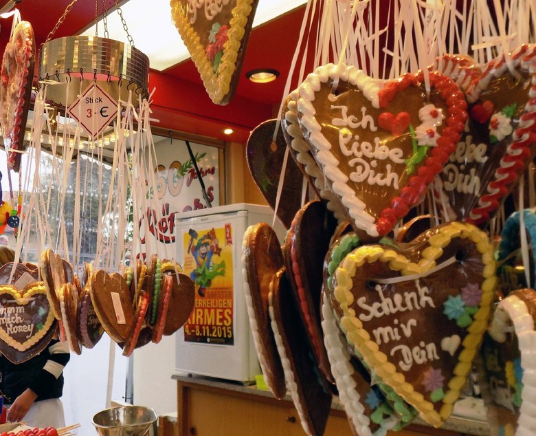 Stand mit Lebkuchenherzen auf dem Fettmarkt in Warendorf