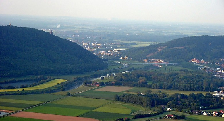 Foto mit Blick aus Süden auf den Weserdurchbruch