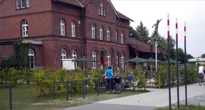 Bahnhof Darfeld mit Café und Terrasse