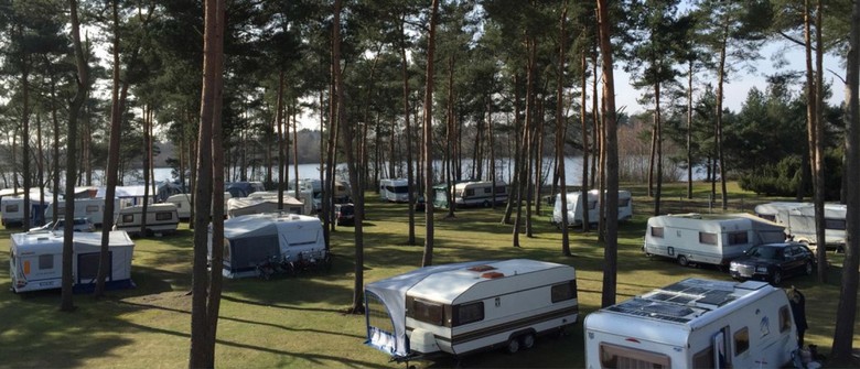 Wohnwagen-Idylle im Campingpark Haddorfer Seen in Wettringen