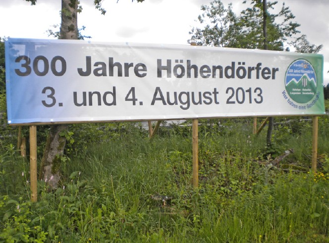 Banner der Höhendörfer auf dem Albrechtsplatz